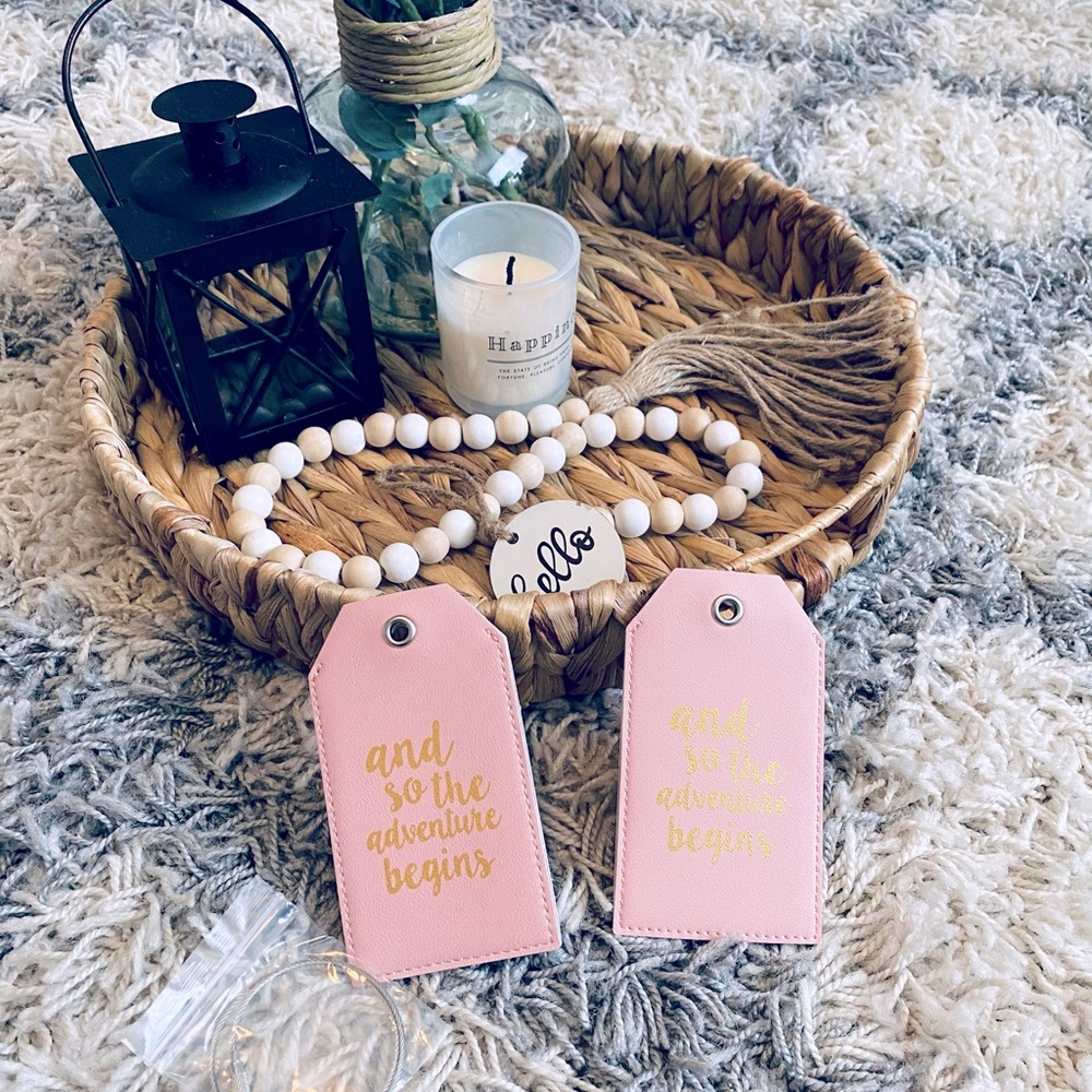 2-piece faux leather luggage tag set - pink and gold